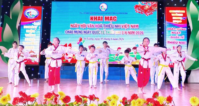 Tiết mục biểu diễn các môn võ thuật.