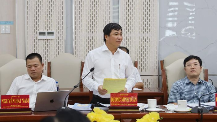 Thành viên đoàn khảo sát phát biểu.