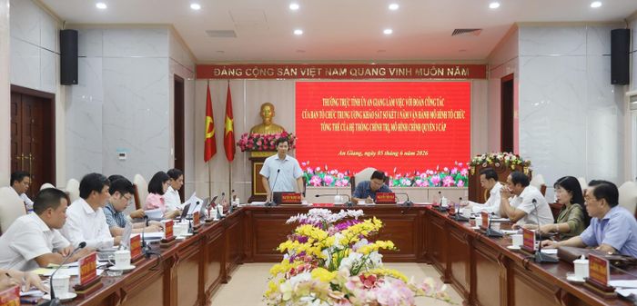 Ủy viên Trung ương Đảng, Phó trưởng Ban Tổ chức Trung ương Nguyễn Thành Tâm phát biểu kết luận buổi làm việc.