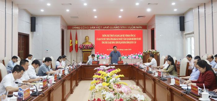 Ủy viên Trung ương Đảng, Bí thư Tỉnh ủy, Trưởng đoàn đại biểu Quốc hội tỉnh An Giang Nguyễn Tiến Hải phát biểu tại buổi làm việc.