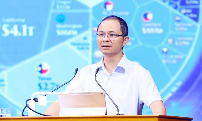  Phó Giáo sư, Tiến sĩ Hà Anh Tuấn thông tin tình hình thế giới, khu vực và công tác đối ngoại. 
