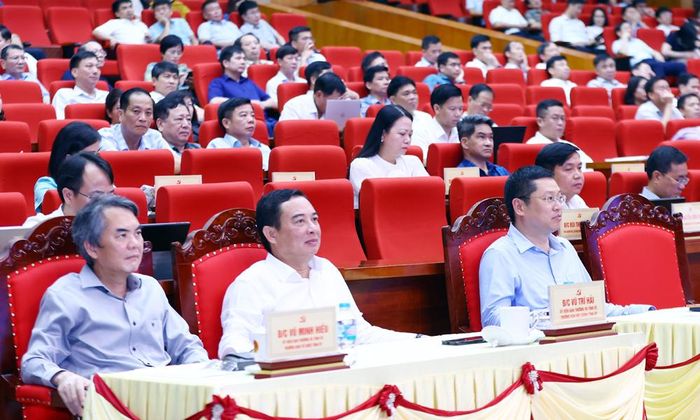  Đại biểu dự hội nghị thông tin chuyên đề. 