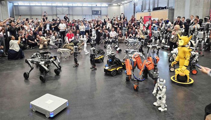  Robot VR-H3 của VinRobotics tham gia cuộc diễu hành robot tại ICRA 2026. 