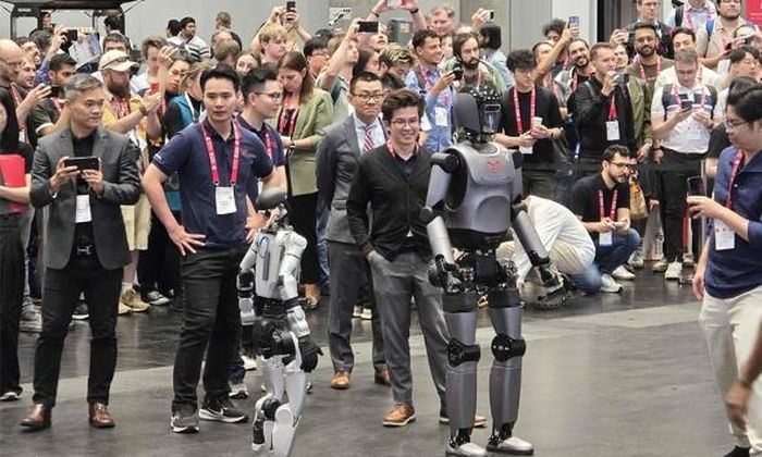  Robot VR-H3 của VinRobotics tham gia cuộc diễu hành robot tại ICRA 2026. 