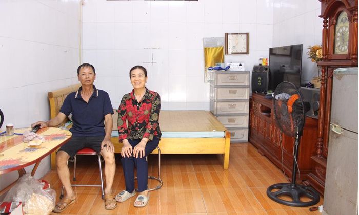  Gia đình 3 người nhà ông Nguyễn Văn Minh được bố trí căn phòng rộng gần 20m2. 