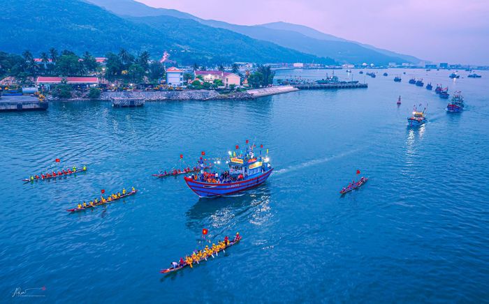 Lễ hội Cầu ngư ở Sơn Trà. Ảnh: KIM LIÊN