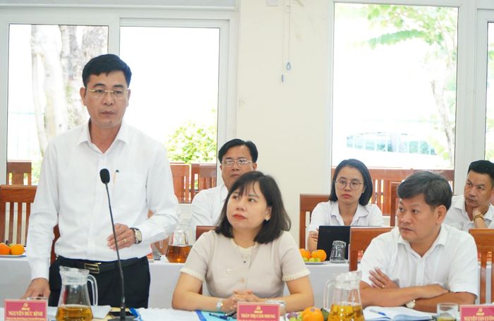 Bí thư Đảng ủy phường Hội An Nguyễn Đức Bình nêu kiến nghị tại buổi làm việc. Ảnh: VINH ANH