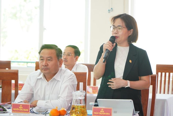 Giám đốc Sở Nội vụ Trần Thị Kim Hoa phát biểu tại buổi làm việc. Ảnh: VINH ANH