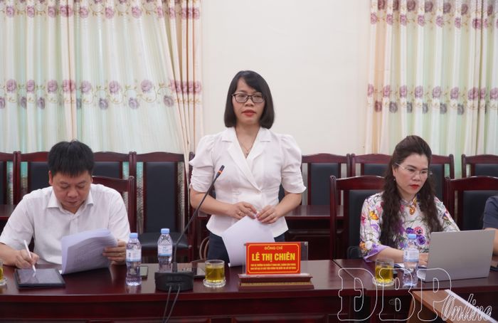 Tiến sĩ Lê Thị Chiên, Phó Vụ trưởng Vụ Quản lý khoa học, Chánh Văn phòng Ban Chỉ đạo 35 Học viện Chính trị quốc gia Hồ Chí Minh trao đổi kinh nghiệm tại hội nghị.
