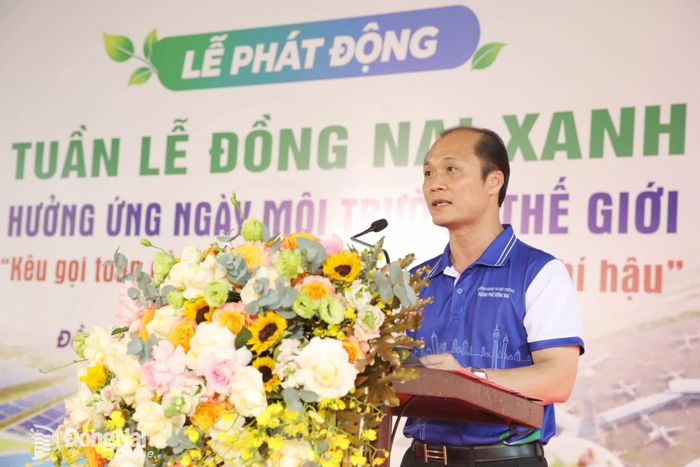 Ủy viên Ban Thường vụ Thành ủy, Phó Chủ tịch UBND thành phố Đồng Nai Nguyễn Tuấn Anh phát biểu kêu gọi toàn dân hưởng ứng hành động vì môi trường. Ảnh: Trương Hiện