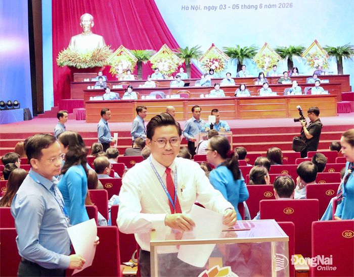 Đoàn đại biểu thành phố Đồng Nai bỏ phiếu bầu Ban Chấp hành Tổng Liên đoàn Lao động Việt Nam nhiệm kỳ 2026-2031. Ảnh: CĐCC