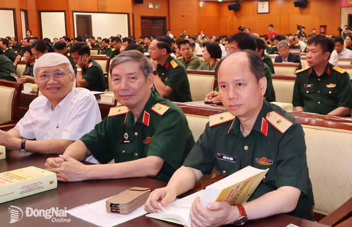 Các nhà khoa học dự hội thảo. Ảnh: Nguyệt Hà