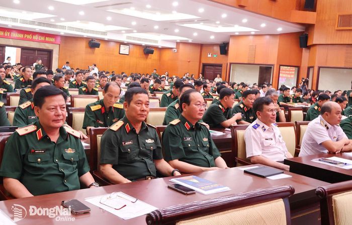 Thủ trưởng các quân khu, quân đoàn, học viện, nhà trường dự hội thảo. Ảnh: Nguyệt Hà