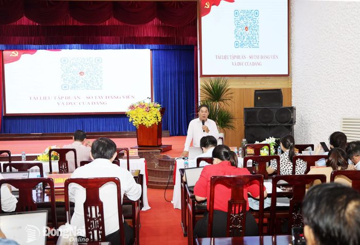Đoàn kiểm tra của UBND phường Bình Phước kiểm tra việc chấp hành kỷ luật, kỷ cương hành chính tại Phòng Kinh tế, Hạ tầng và Đô thị phường.