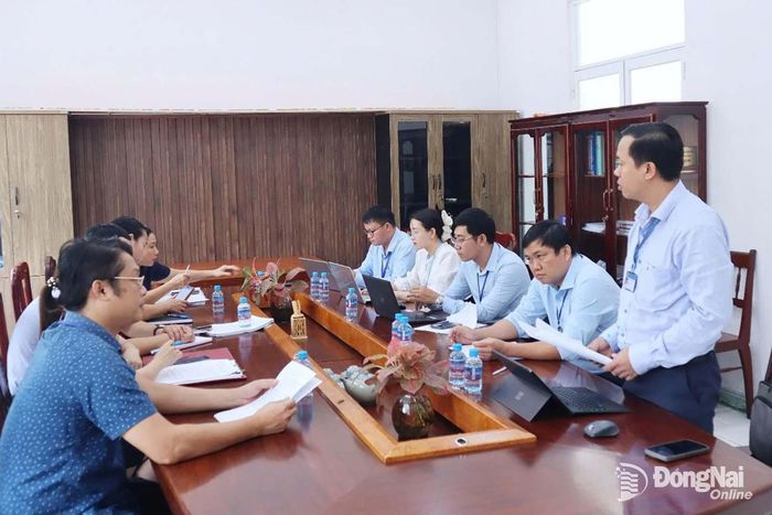 Đoàn kiểm tra của UBND phường Bình Phước kiểm tra việc chấp hành kỷ luật, kỷ cương hành chính tại Phòng Kinh tế, Hạ tầng và Đô thị phường.
