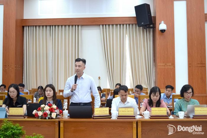 Tiến sĩ Vũ Thái Hạnh, Học viện Chính trị Quốc gia Hồ Chí Minh thảo luận tại tọa đàm. Ảnh: Phương Hằng