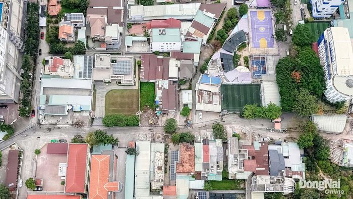 Khu vực sẽ thi công dự án Đường kết nối từ đường Hưng Đạo Vương đến đường Võ Thị Sáu tại phường Trấn Biên. Ảnh: Biên Hùng