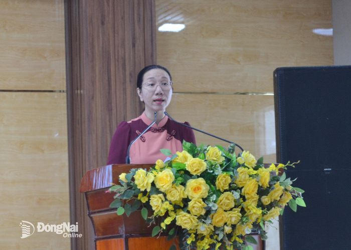 Thành ủy viên, Phó Bí thư chuyên trách Đảng ủy các cơ quan Đảng thành phố Nguyễn Thị Thu Vân phát biểu tại hội thi. Ảnh: Phương Hằng