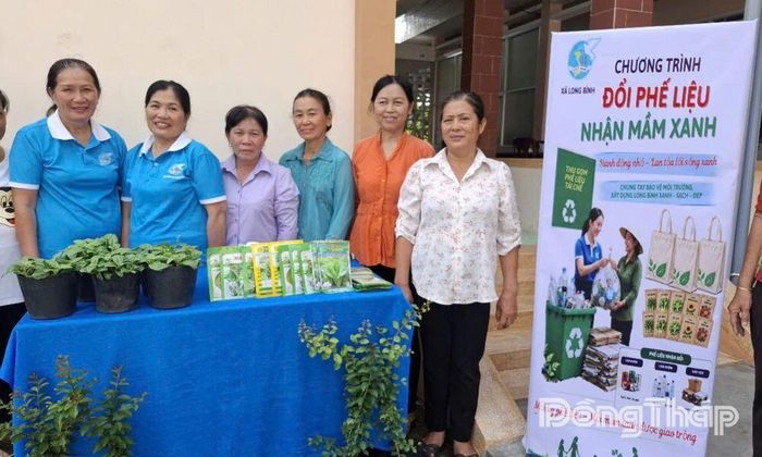 Mô hình “Đổi phế liệu - lấy mầm xanh” của Hội Liên hiệp Phụ nữ xã Long Bình.