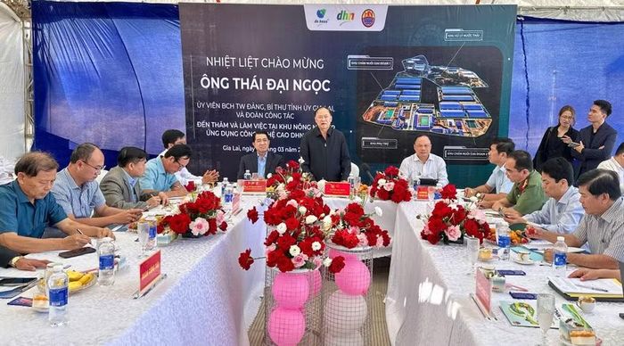  Bí thư Tỉnh ủy Gia Lai Thái Đại Ngọc làm việc với Công ty cổ phần Phát triển Nông nghiệp công nghệ cao DHN Gia Lai (xã Ia Le). Ảnh: Hà Duy 