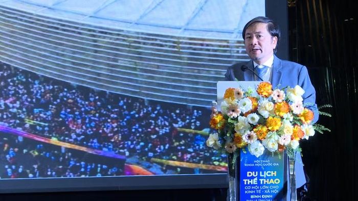 TS. Trần Việt Anh - Phó Chủ tịch Thường trực Hội đồng trường, Phó Hiệu trưởng phụ trách Trường Đại học Hùng Vương TP. Hồ Chí Minh phát biểu tại hội thảo. Ảnh: Phi Long 