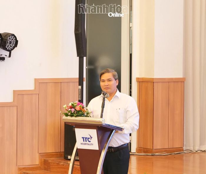 PGS.TS Võ Văn Nha - Phó Giám đốc Viện Khoa học Thủy sản Việt Nam chia sẻ kết quả nghiên cứu một số bệnh nguy hiểm trên tôm nước lợ.