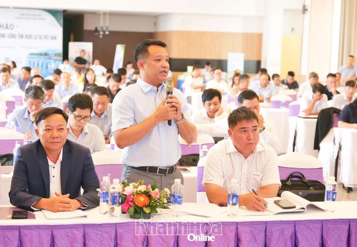 Ông Lê Văn Quê - Chủ tịch Hiệp hội Giống thủy sản Khánh Hòa, chia sẻ những khó khăn, vướng mắc trong sản xuất giống tôm nước lợ hiện nay.