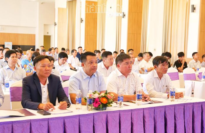 Các đại biểu tham dự hội thảo.