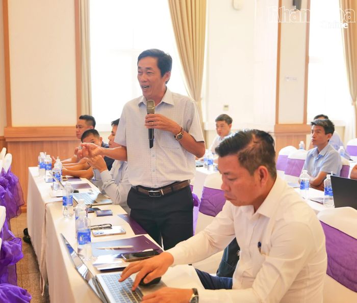 Đại diện doanh nghiệp tại Vĩnh Long phát biểu ý kiến về chất lượng tôm giống phục vụ nuôi thương phẩm.