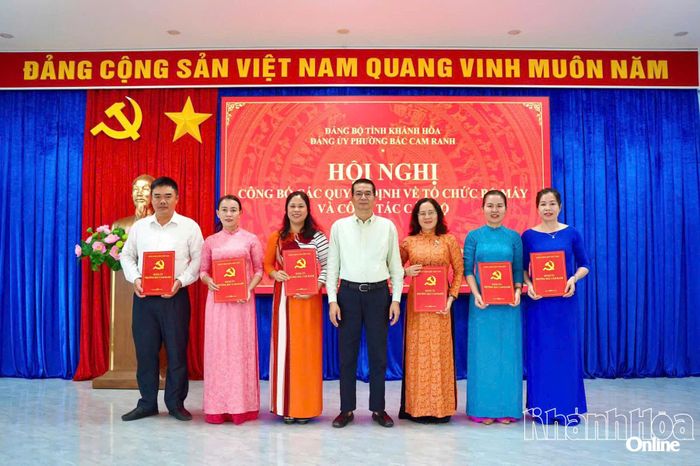 Ban Chấp hành Đảng bộ Các cơ quan Đảng phường Bắc Cam Ranh ra mắt hội nghị. 