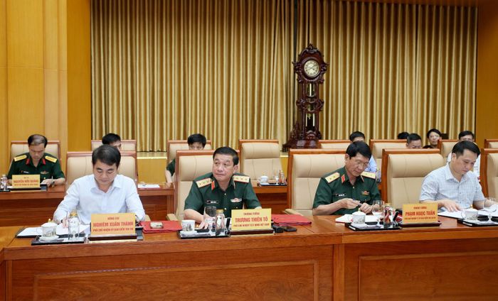 Đoàn Kiểm tra, giám sát số 16 của Bộ Chính trị và lãnh đạo Ủy ban Kiểm tra Quân ủy Trung ương dự hội nghị. 