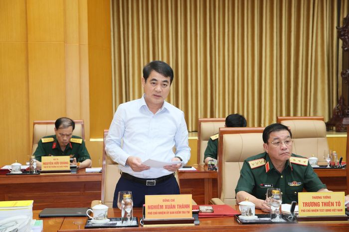 Đồng chí Nghiêm Xuân Thành - Ủy viên Trung ương Đảng, Phó Chủ nhiệm Ủy ban Kiểm tra Trung ương, Phó Trưởng Đoàn Kiểm tra, giám sát số 16 phát biểu tại hội nghị. 