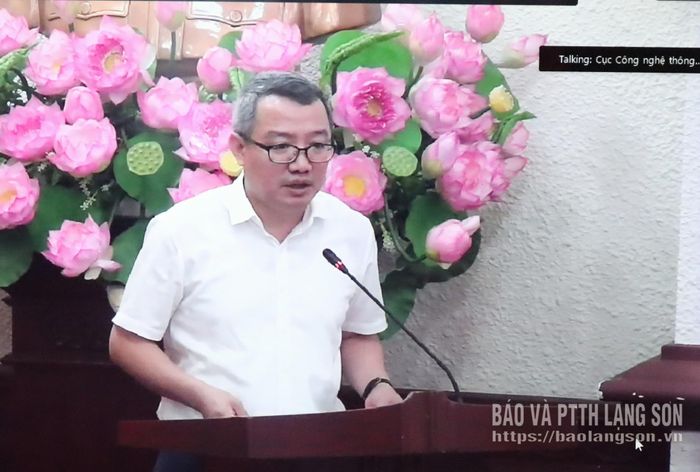 Đồng chí Hồ Quang Huy, Cục trưởng Cục Kiểm tra văn bản và Tổ chức thi hành pháp luật, Tổ phó Tổ giúp việc Ban Chỉ đạo tổng rà soát hệ thống VBQPPL phát biểu kết luận cuộc họp tại điểm cầu Trung ương