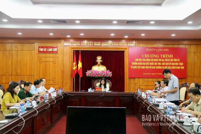 Lãnh đạo Hội Cựu chiến binh tỉnh báo cáo kết quả công tác