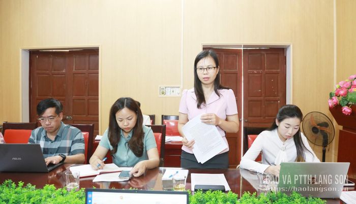 Thành viên đoàn giám sát phát biểu trao đổi các nội dung liên quan