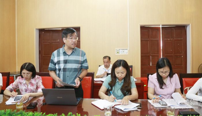 Thành viên đoàn giám sát phát biểu trao đổi các nội dung liên quan