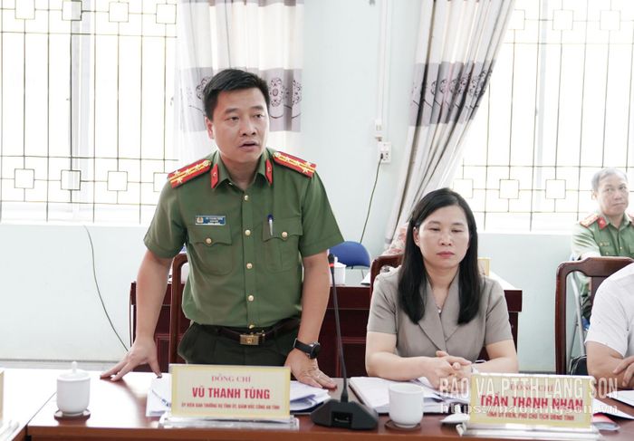 Đại tá Vũ Thanh Tùng, Ủy viên Ban Thường vụ Tỉnh ủy, Giám đốc Công an tỉnh phát biểu tại buổi làm việc