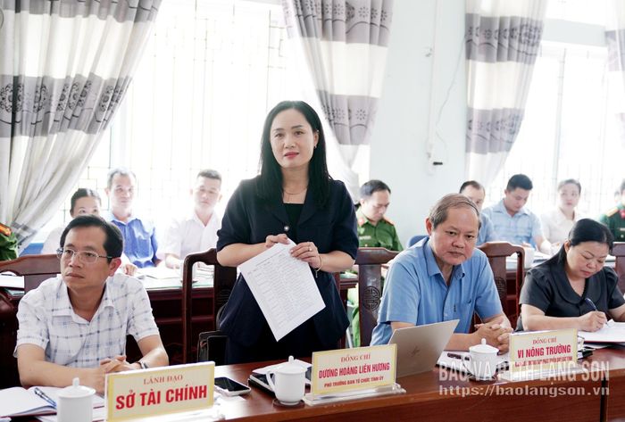 Lãnh đạo Ban Tổ chức Tỉnh ủy trao đổi về công tác bố trí cán bộ của các xã tại buổi làm việc