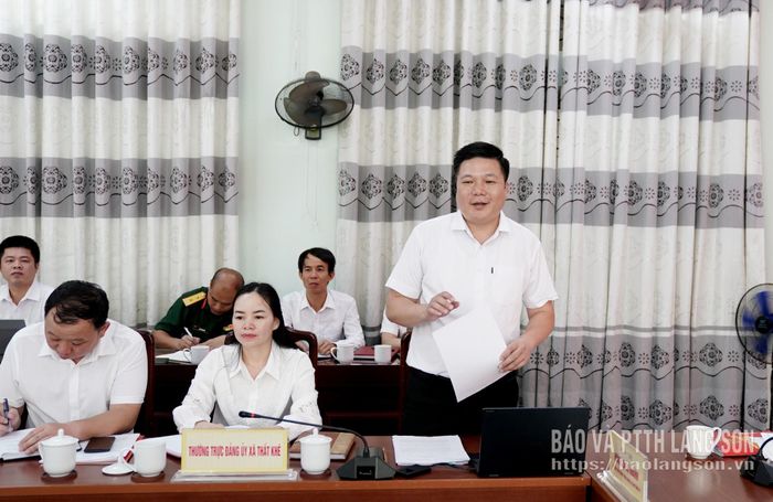 Lãnh đạo Đảng ủy xã Thất Khê báo cáo một số nội dung tại buổi làm việc