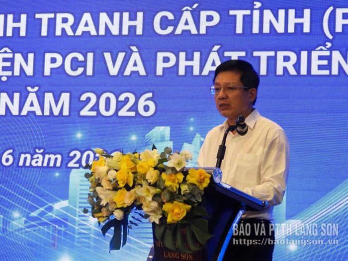 Ông Hồ Sỹ Hùng, Chủ tịch Liên đoàn Thương mại và Công nghiệp Việt Nam phát biểu tại hội nghị