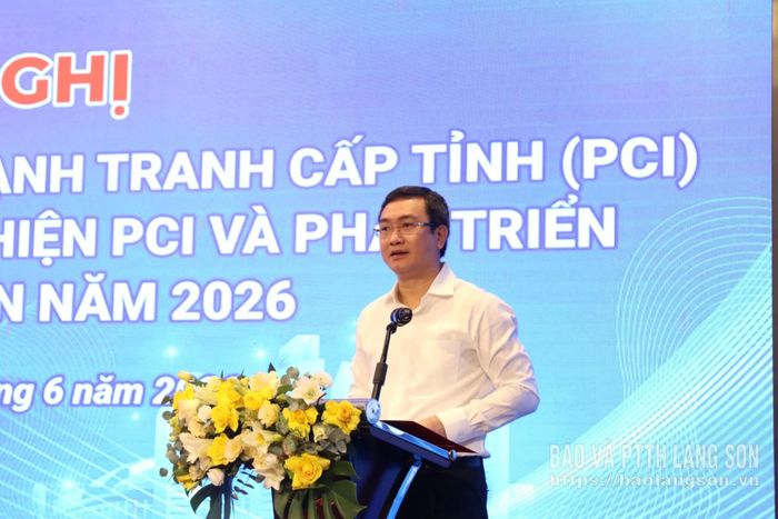Đồng chí Nguyễn Cảnh Toàn, Phó Bí thư Tỉnh ủy, Chủ tịch UBND tỉnh phát biểu kết luận hội nghị
