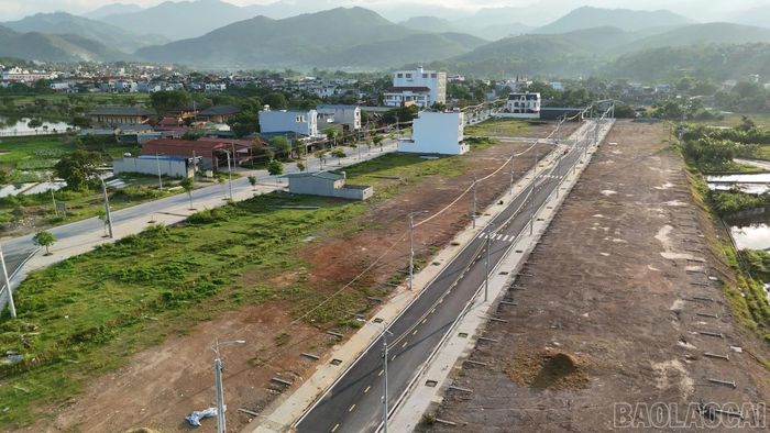 Quỹ đất xây dựng khu dân cư Bản Lè - Phán Thượng (đối diện tôn Hoa Sen, đường tránh Quốc lộ 32) phường Trung Tâm.