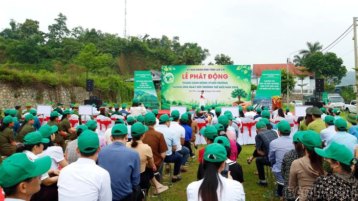 Quang cảnh lễ phát động.