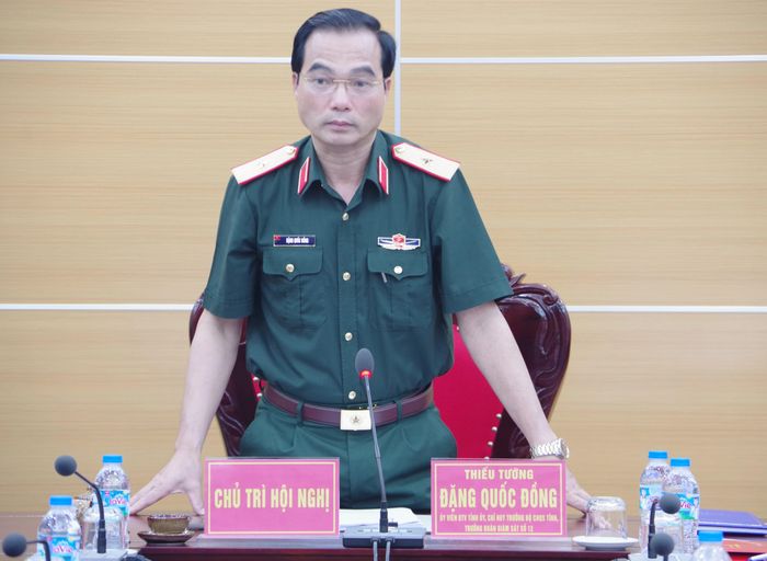 Thiếu tướng Đặng Quốc Đồng, Trưởng Đoàn giám sát số 12 phát biểu kết luận buổi làm việc.