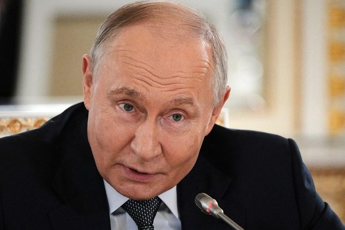 Tổng thống Nga Vladimir Putin tại buổi làm việc.