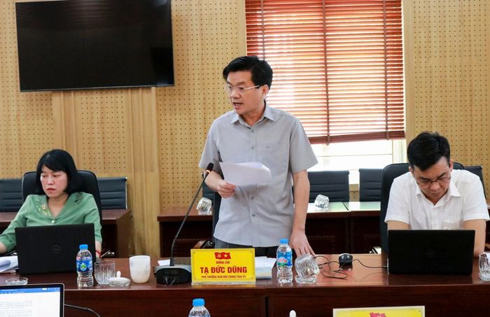 Đại diện đoàn công tác phát biểu thảo luận.