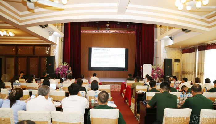 Cán bộ chuyên môn được hướng dẫn quy trình lấy mẫu, bảo quản và vận chuyển mẫu bệnh phẩm phục vụ công tác chẩn đoán bệnh lở mồm long móng.