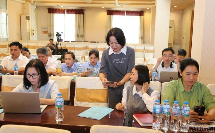 Các đại biểu tham dự hội nghị trao đổi, thảo luận giải pháp tăng cường giám sát, phát hiện sớm và ngăn chặn nguy cơ dịch bệnh động vật xâm nhập qua biên giới.