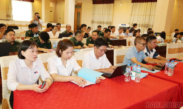 Cán bộ chuyên môn được hướng dẫn quy trình lấy mẫu, bảo quản và vận chuyển mẫu bệnh phẩm phục vụ công tác chẩn đoán bệnh lở mồm long móng.