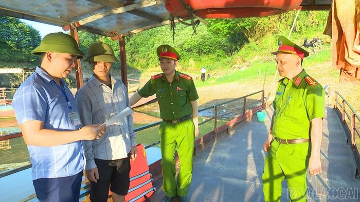 Lực lượng chức năng thường xuyên kiểm tra, rà soát các phương tiện đang hoạt động trên địa bàn.